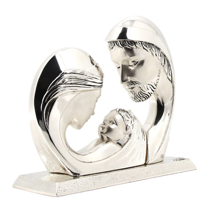 Sacra Famiglia in resina argentata con base. Altezza 21 cm