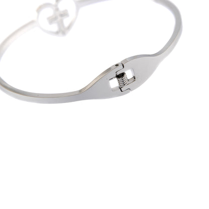 Bracciale rigido in acciaio con cuore e croce. Dimensioni 6,5x5 cm