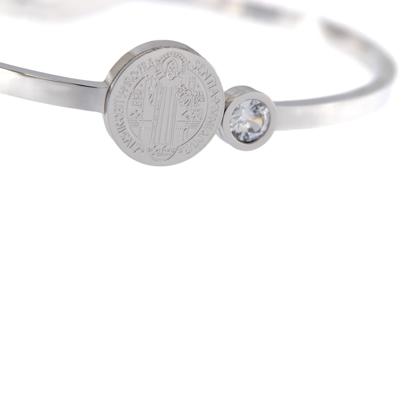 Bracciale rigido in acciaio medaglia san Benedetto e strass. Dimensioni 6,5x5 cm