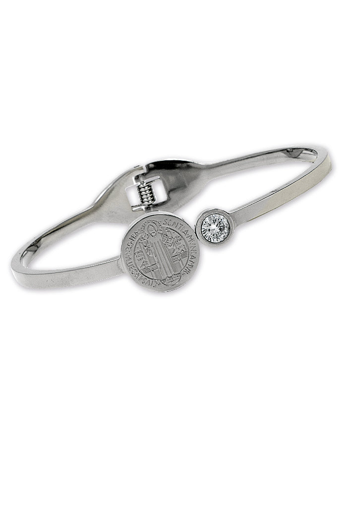 Bracciale rigido in acciaio medaglia san Benedetto e strass. Dimensioni 6,5x5 cm