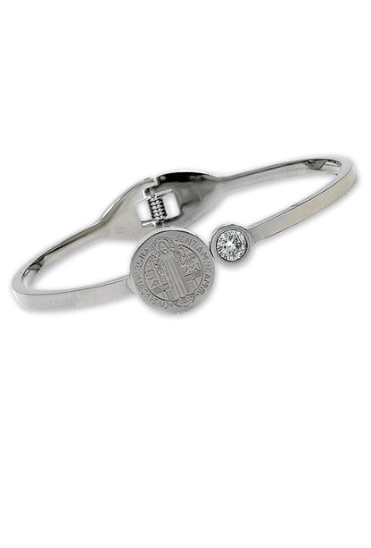 Bracciale rigido in acciaio medaglia san Benedetto e strass. Dimensioni 6,5x5 cm