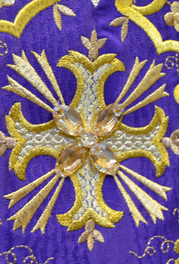 Stola romana seta/moirè, ricamo ornato oro, punto luce croce