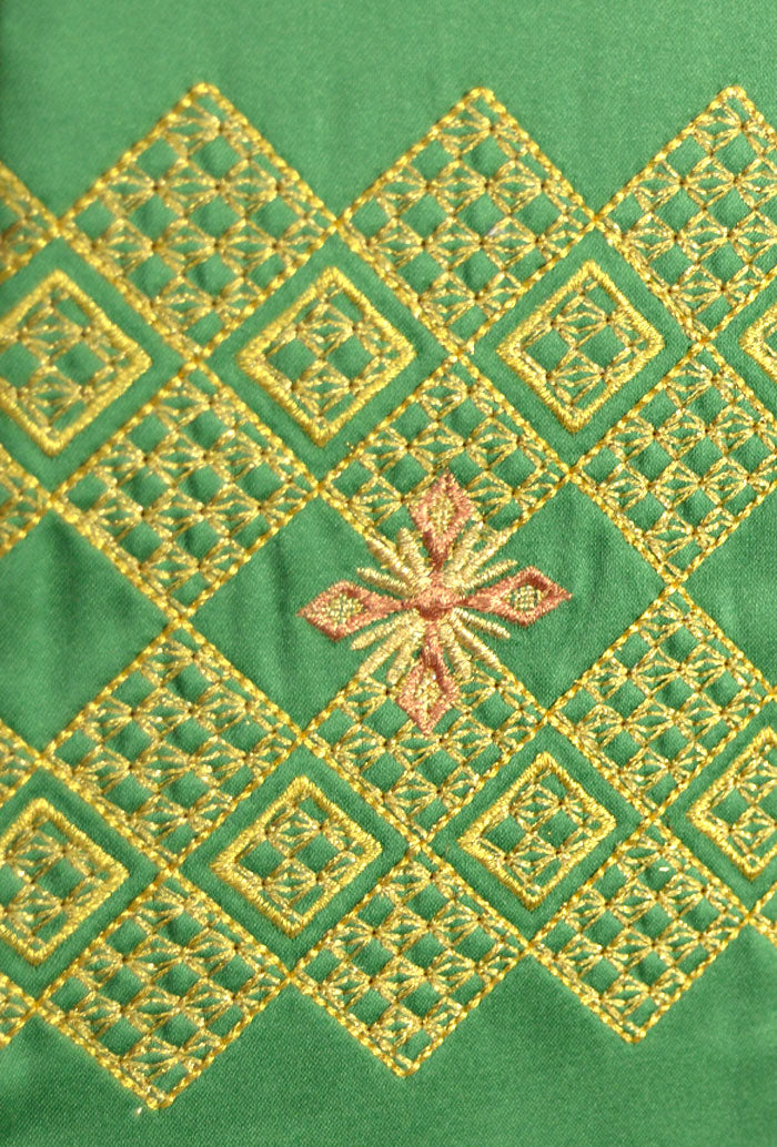 Stola raso, ricamo rete, croce argento