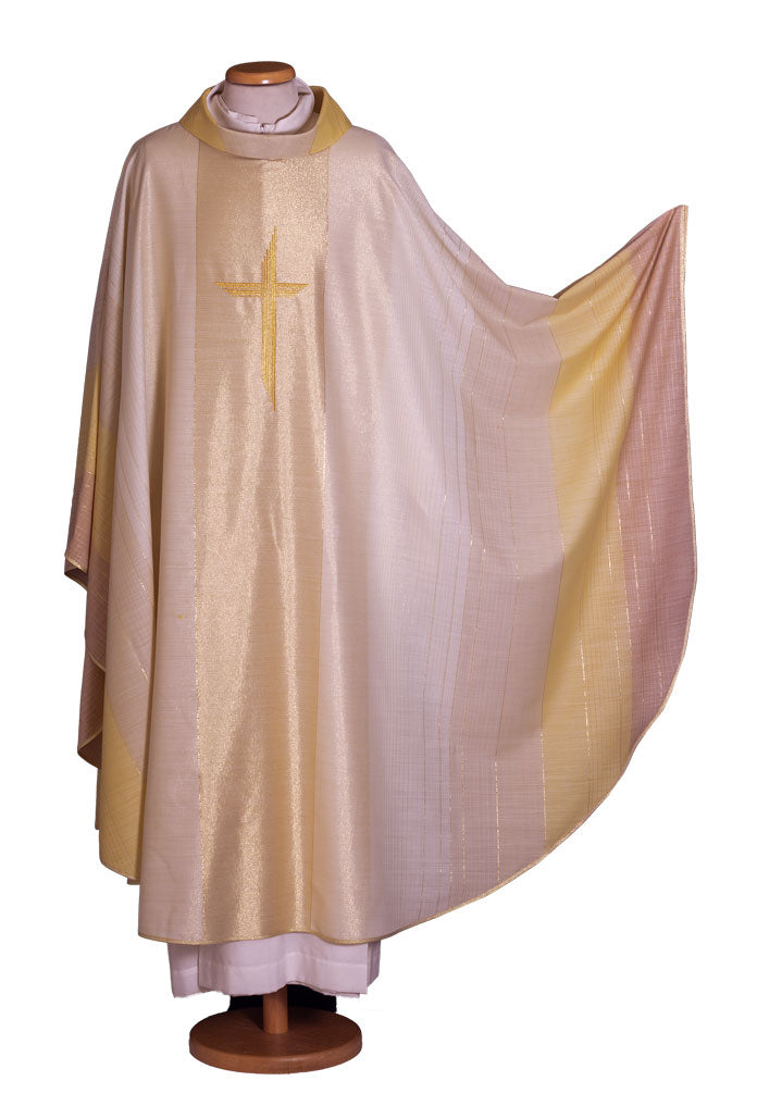 Casula con Croce ricamata su tessuto sfumato. Lana lurex

