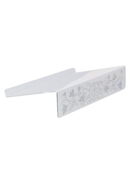 Leggio in plexiglass con dettagli argentati. Dimensioni 40x26 cm