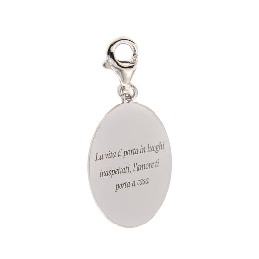 Ciondolo con incisione "La vita ti porta in luoghi inaspettati, l'amore ti porta a casa" in argento 925. Diametro 2 cm
