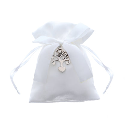 Sacchetto portaconfetti bianco con ciondolo Albero della Vita in metallo. Dimensioni 13x10 cm