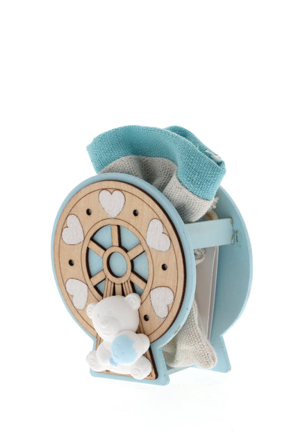 Sacchetto per confetti su Ruota in legno e orsetto bianco. Altezza 8 cm