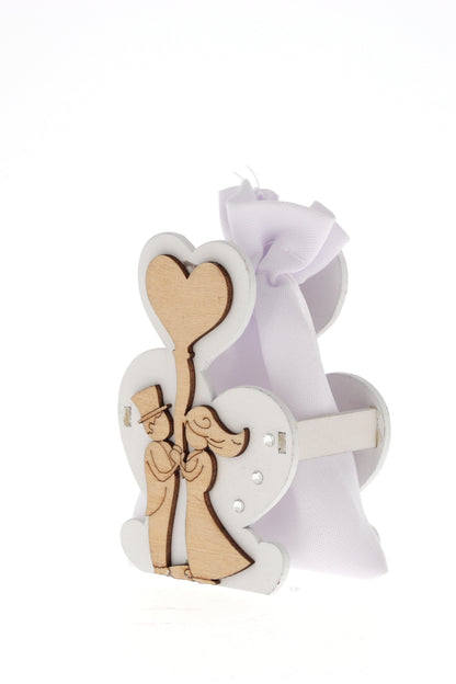 Sacchetto per confetti su Cuore con sposi in legno. Altezza 8,4 cm