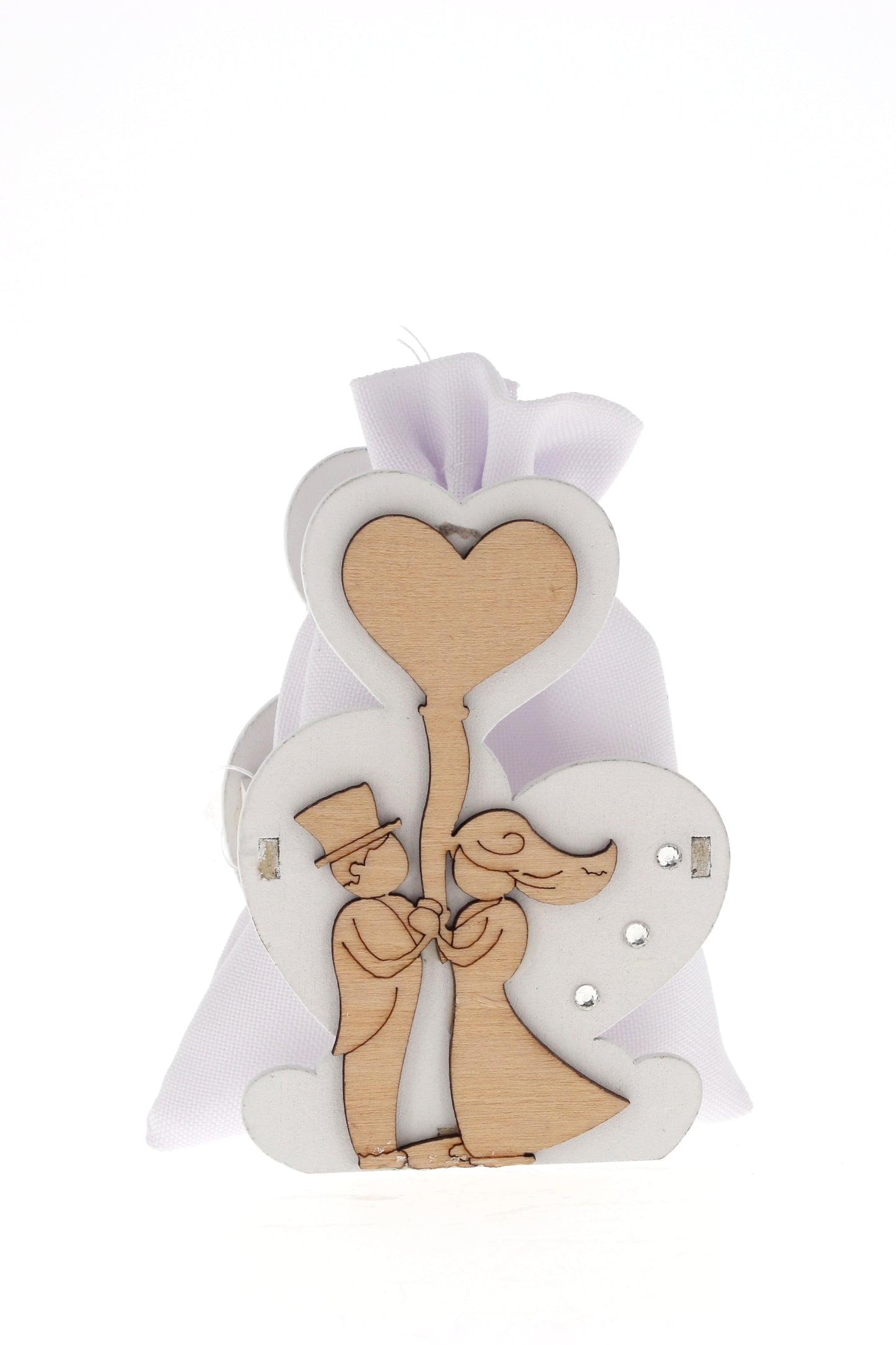 Sacchetto per confetti su Cuore con sposi in legno. Altezza 8,4 cm