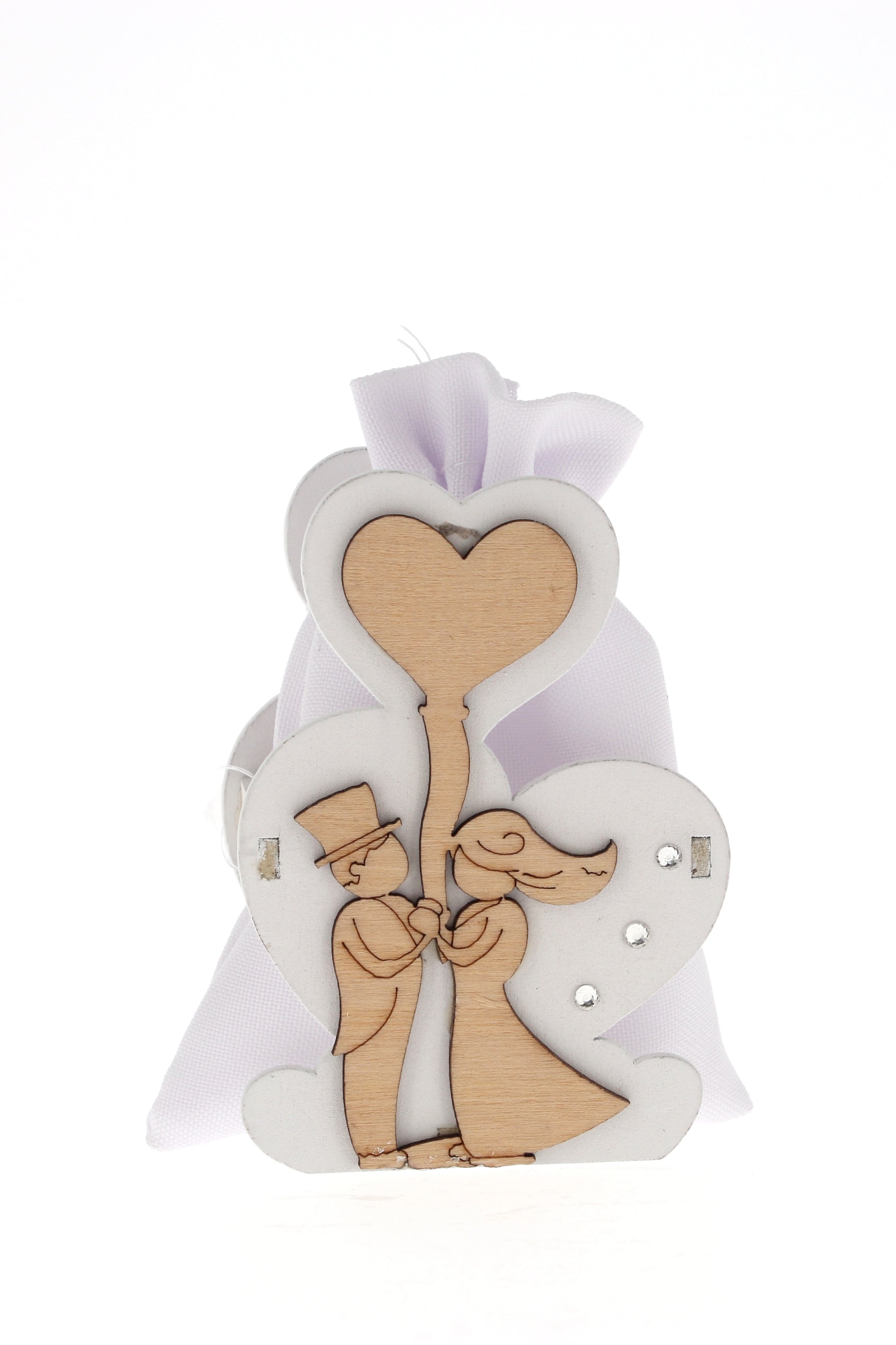 Sacchetto per confetti su Cuore con sposi in legno. Altezza 8,4 cm