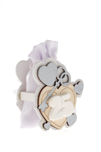 Sacchetto per confetti su Cuori in legno e numero 25 in porcellana. Altezza 8 cm
