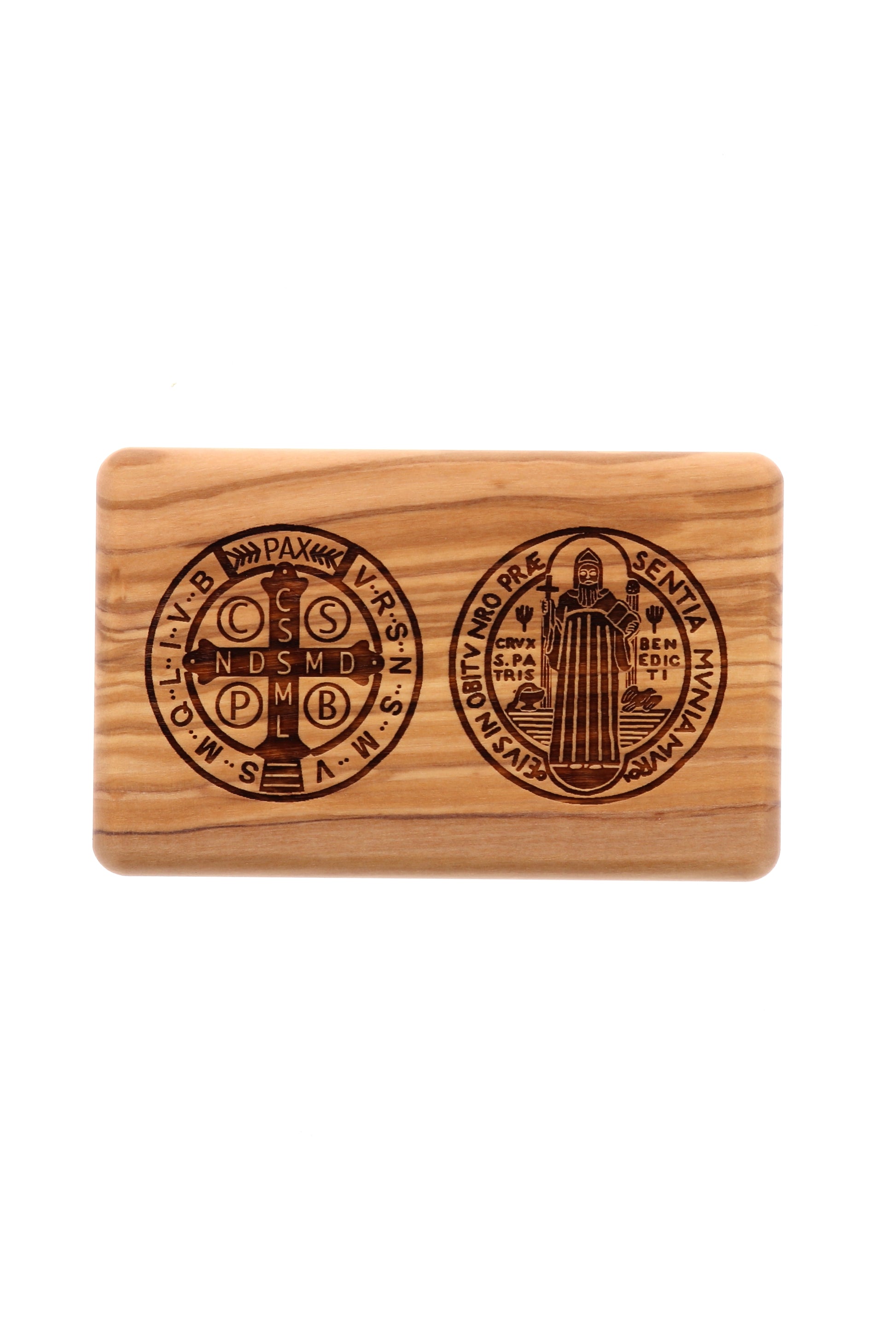 Cofanetto in legno ulivo con incisa medaglia san Benedetto, completo di corona, portachiavi e statuina abbinata. Dimensioni 8x12 h. 3 cm