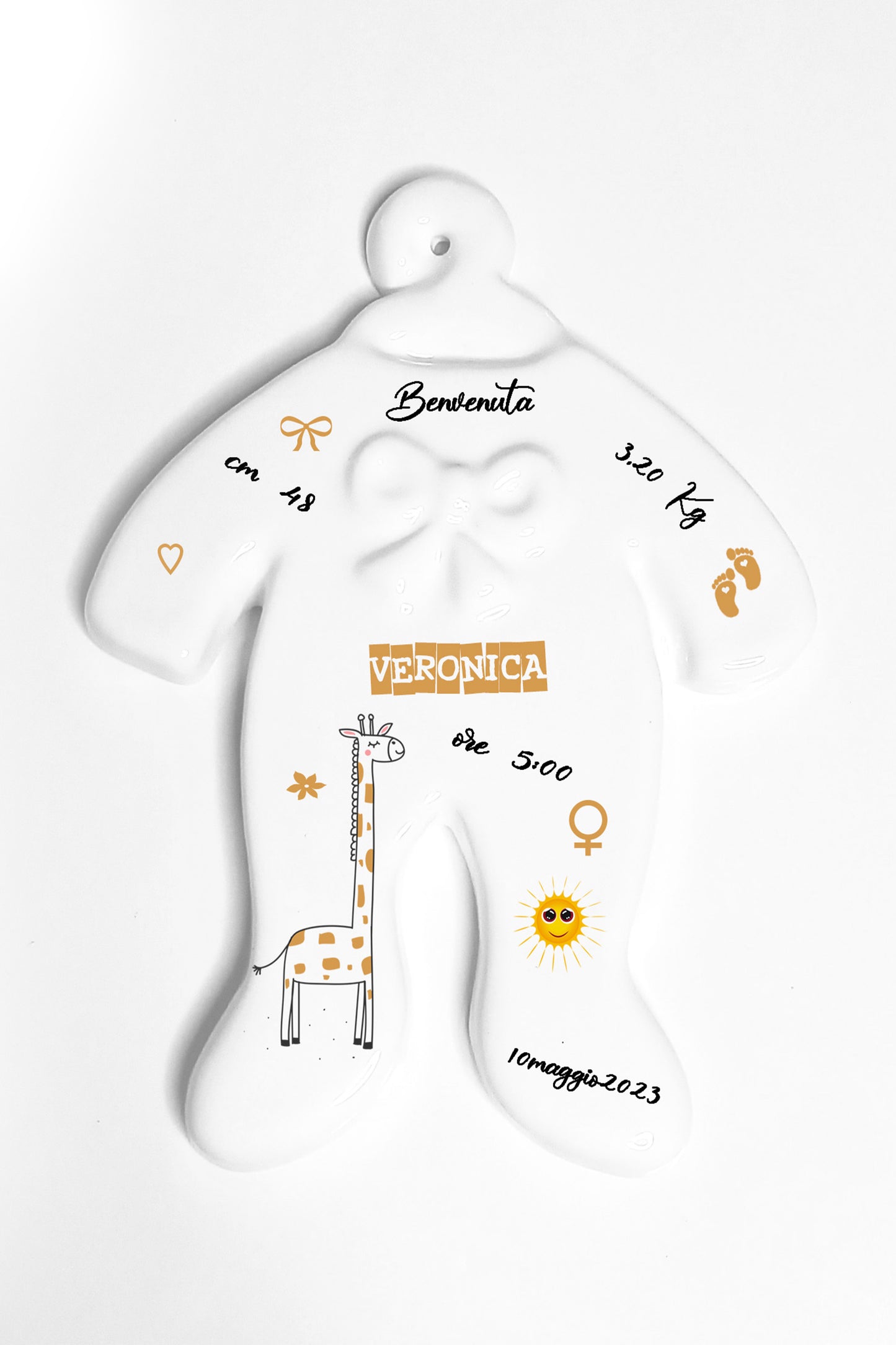 Tutina in ceramica personalizzabile con dati nascita. Altezza 10 cm