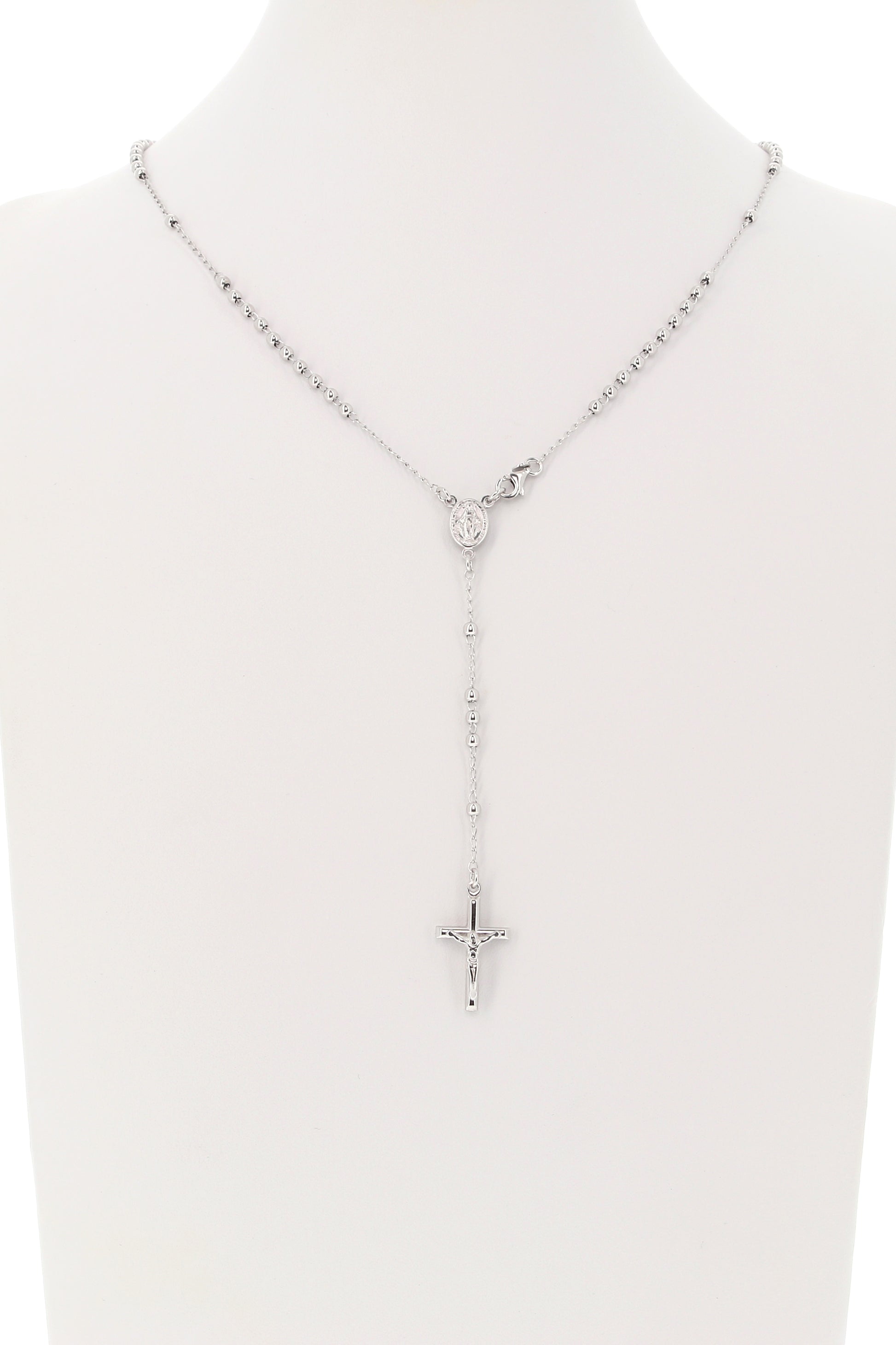 Rosario in argento indossabile con Crocifisso e grani diametro 0,3. Lunghezza 44 cm