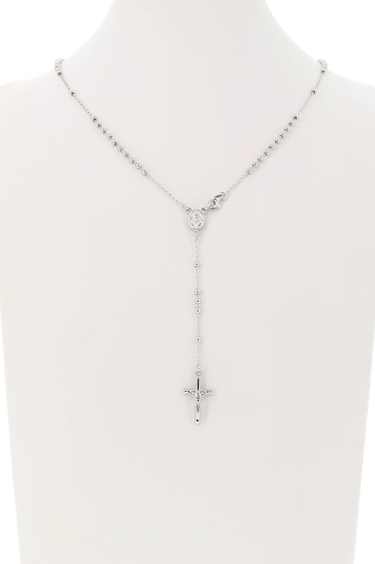 Rosario in argento indossabile con Crocifisso e grani diametro 0,3. Lunghezza 44 cm