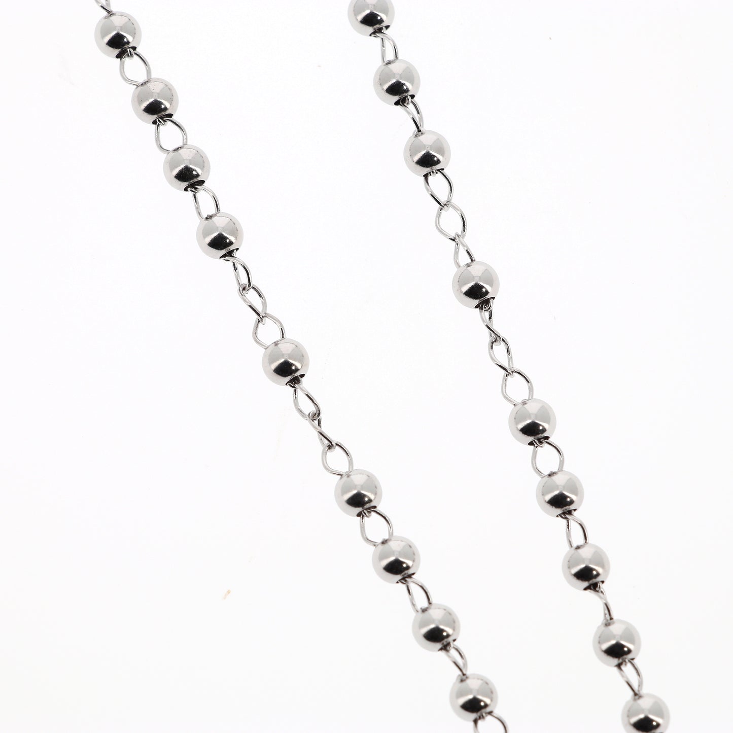 Rosario in argento indossabile con Crocifisso e grani diametro 0,4. Lunghezza 46 cm