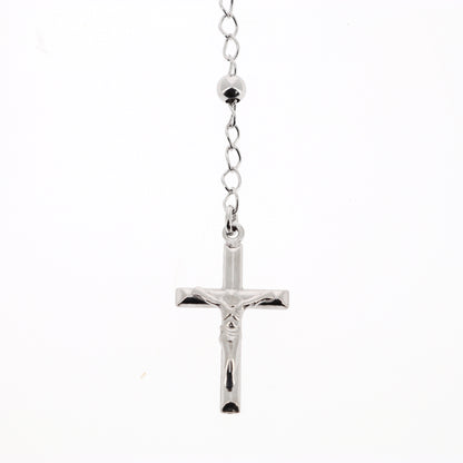 Rosario in argento indossabile con Crocifisso e grani diametro 0,4. Lunghezza 46 cm