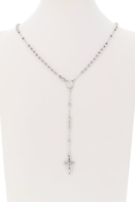 Rosario in argento indossabile con Crocifisso e grani diametro 0,4. Lunghezza 46 cm