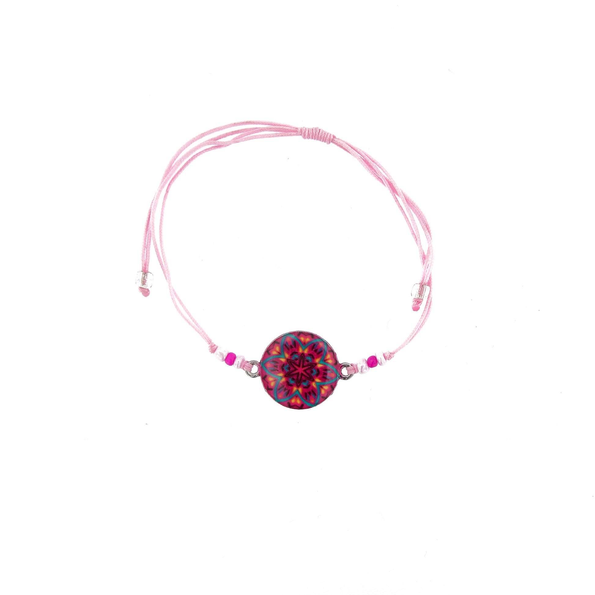 Bracciale in corda con ciondolo passante in colori assortiti. Regolabile
