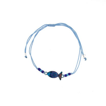 Bracciale in corda con ciondolo passante in colori assortiti. Regolabile