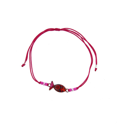 Bracciale in corda con ciondolo passante in colori assortiti. Regolabile