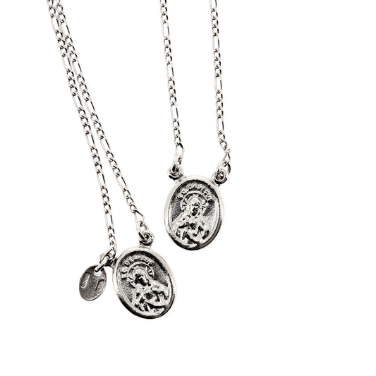 Scapolare del Carmelo in argento 925 con medaglie ovali. Lunghezza 32 cm