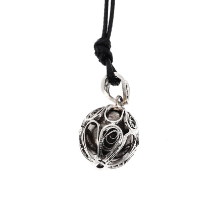 Chiama Angeli in argento 800 con laccetto in corda nera. Lunghezza 34 cm