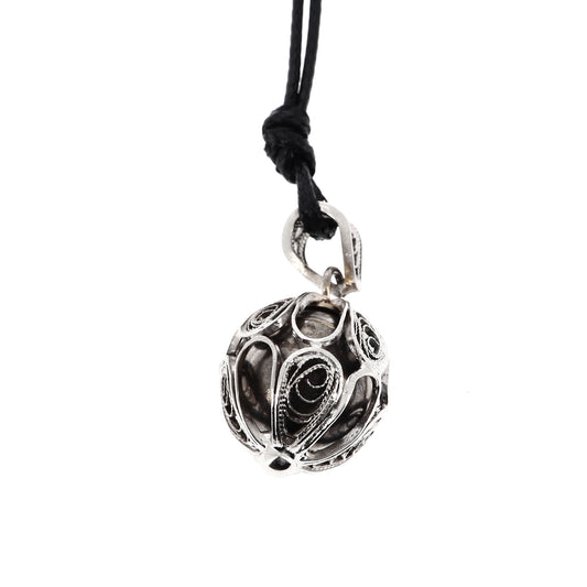 Chiama Angeli in argento 800 con laccetto in corda nera. Lunghezza 34 cm