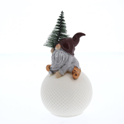 Statua Gnomo seduto su sfera luminosa a led. Altezza 15 cm