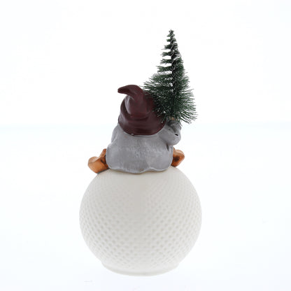 Statua Gnomo seduto su sfera luminosa a led. Altezza 15 cm
