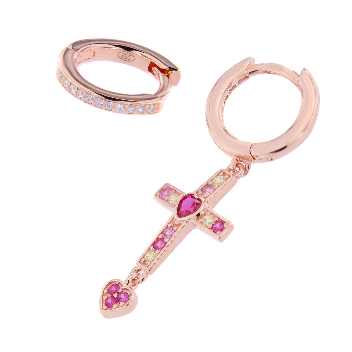 Orecchini Rubis Crucis asimmetrici in argento rosè e zirconi rossi 
