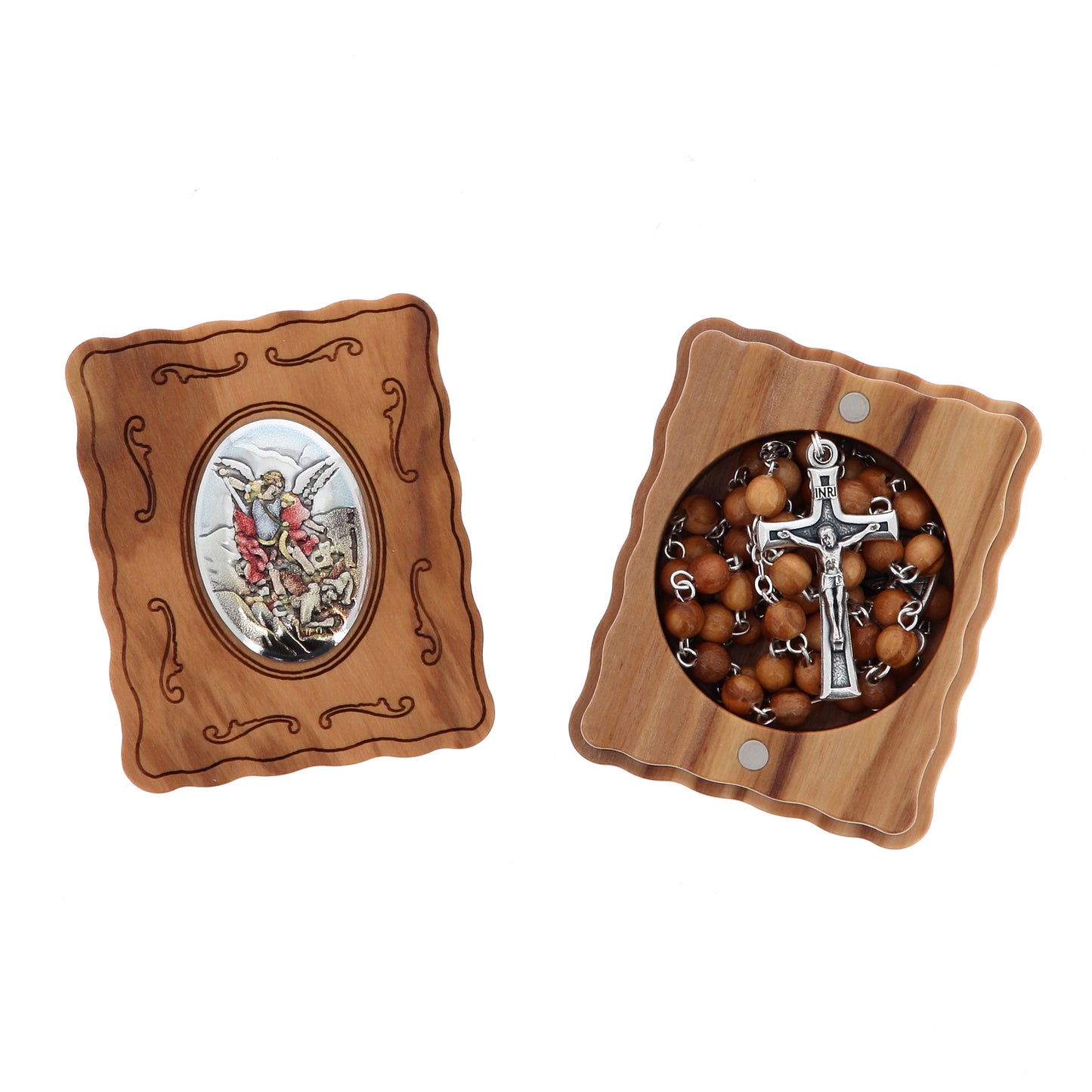 Cofanetto in legno d'ulivo San Michele. Dimensioni 4,7x5,7 cm