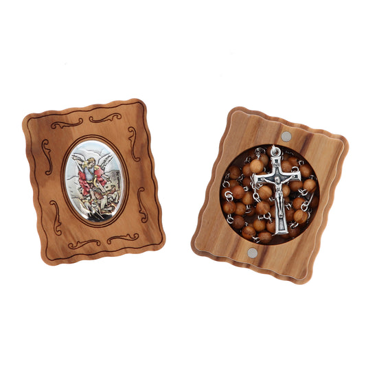 Cofanetto in legno d'ulivo San Michele. Dimensioni 4,7x5,7 cm