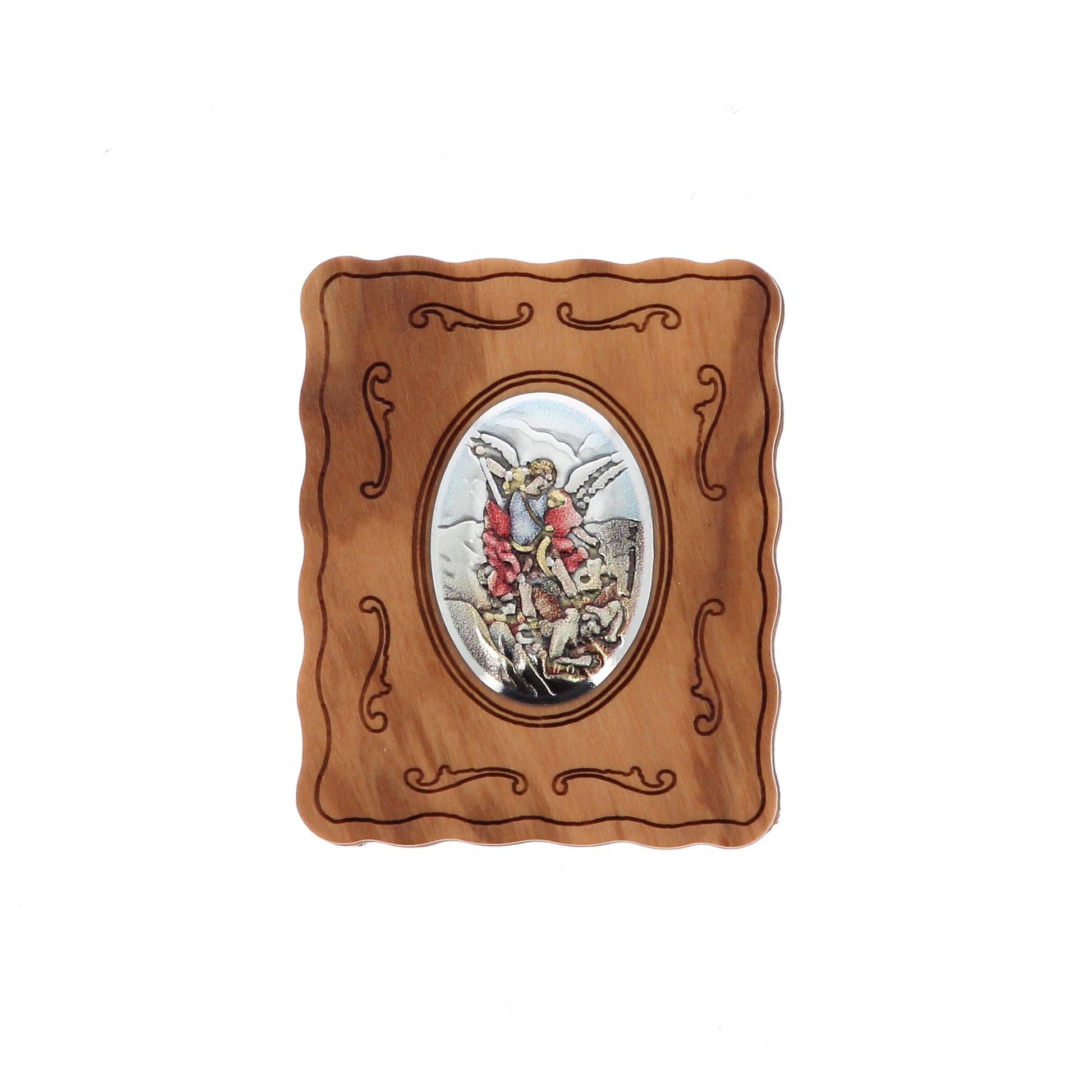 Cofanetto in legno d'ulivo San Michele. Dimensioni 4,7x5,7 cm