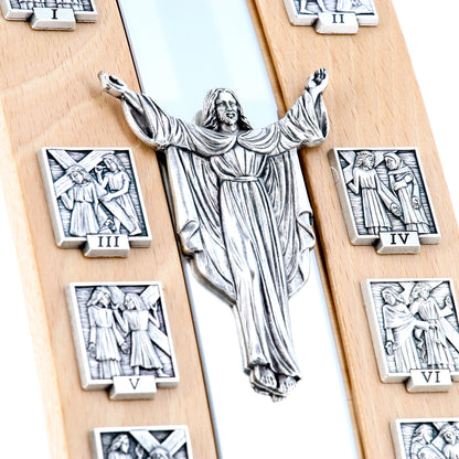 Via Crucis da appoggio in legno verniciato. Altezza 30 cm