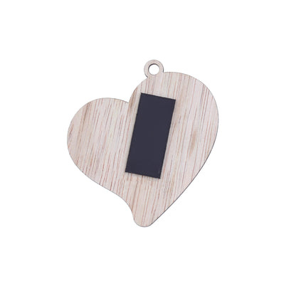 Immagine Piccolo Principe in legno a forma di cuore, con magnete e cordoncino. Altezza 8,5 cm