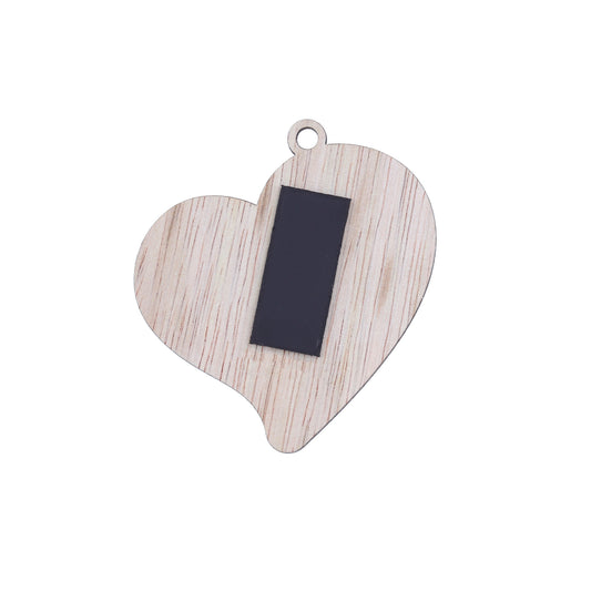 Immagine Piccolo Principe in legno a forma di cuore, con magnete e cordoncino. Altezza 8,5 cm