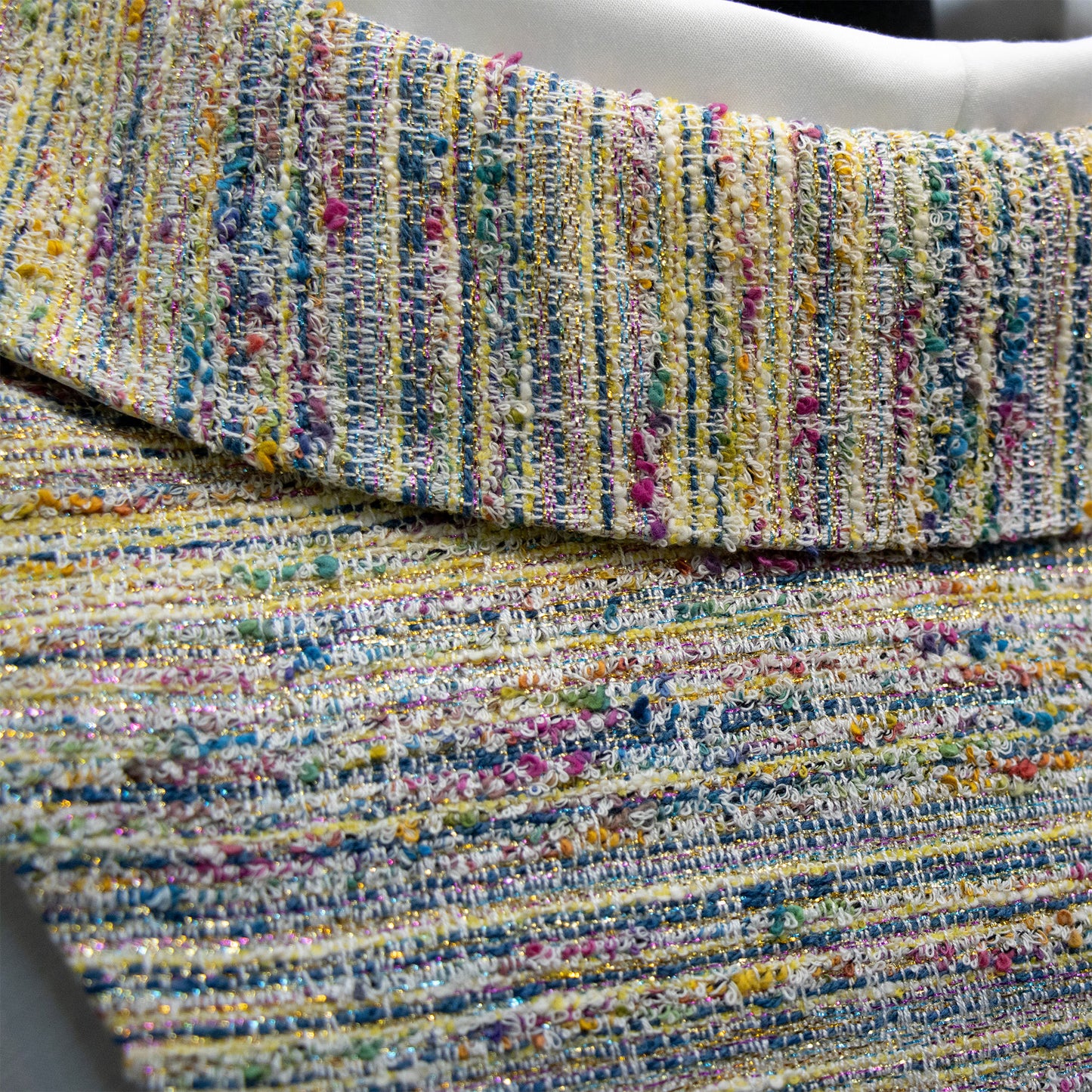 Scapolare in stoffa jaquard, multicolore. Misto seta e viscosa
