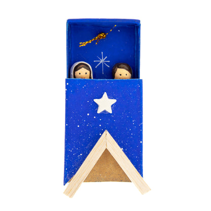 Presepe piccolo in scatolina. Dimensioni 5,2x3,8 cm