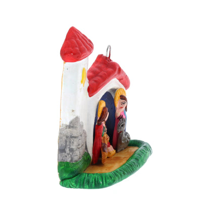 Presepe in cartapesta dipinta. Dimensioni 6,2x8,3 cm