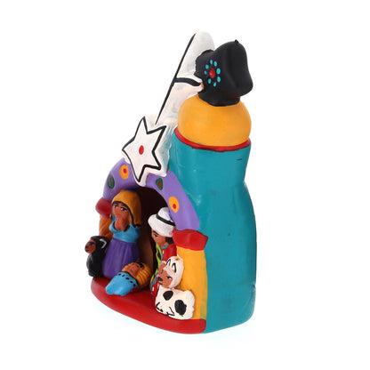 Presepe su chiesa con stella in colori assortiti. Dimensioni: 6,8x10,2 cm