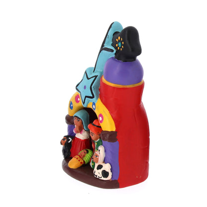 Presepe su chiesa con stella in colori assortiti. Dimensioni: 6,8x10,2 cm