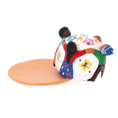 Porta lumino in terracotta con girotondo di bambini. Dimensioni 5x6 cm