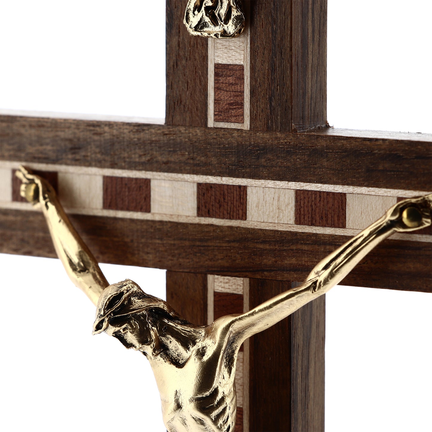 Crocifisso in legno con inserti in legno decorati, con corpo in metallo dorato. Altezza 21 cm