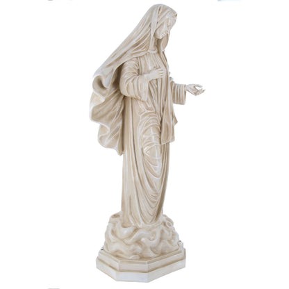 Statua Madonna Regina della Pace di Medjugorie in vetroresina, color avorio. Altezza 130 cm