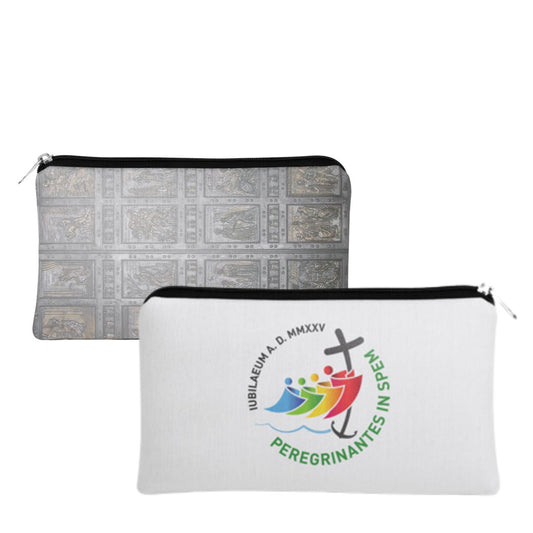 Portarosario in similpelle con zip e logo Giubileo 2025. Dimensioni 10x7 cm.