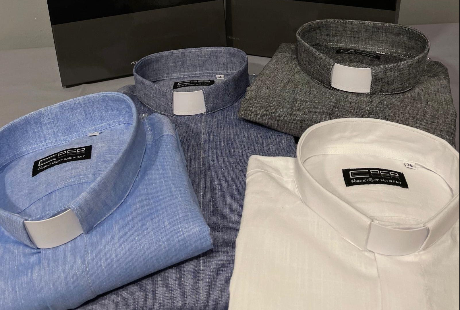 Camicia grigia, manica corta, misto lino, collo clergy