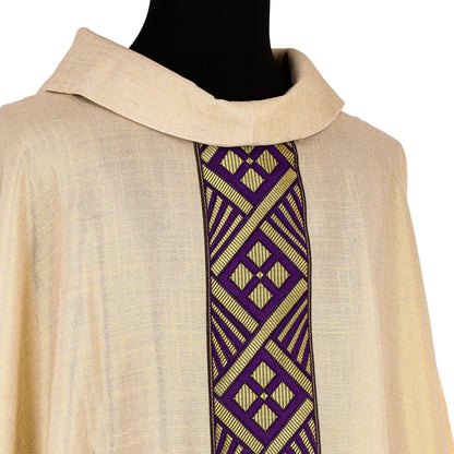 Casula sacerdotal em linho puro com galão moderno roxo