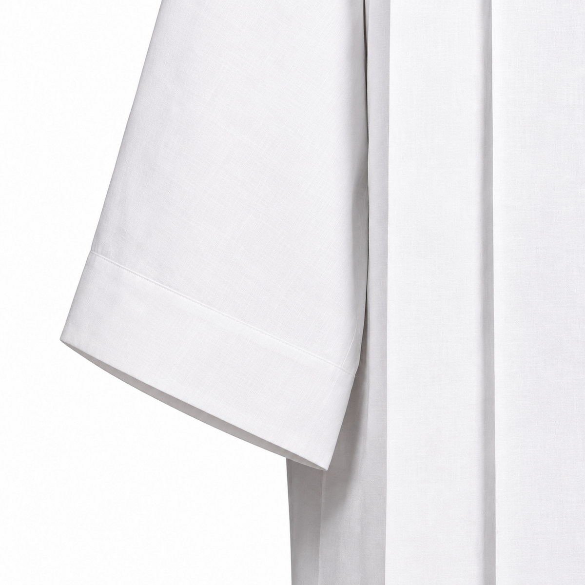 Alva sacerdotal para amito, com quatro pregas e gola quadrada. Linho